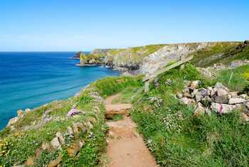 Southwest-Coastal-Path,-The-Lizard,-Cornwall,-UK-shutterstock_1274502862.jpg
