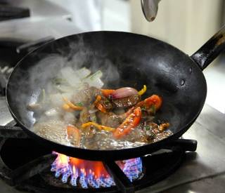 active-gourmet-holidays-peru-trekking-cooking-skillet.jpg