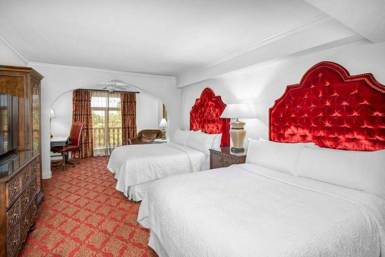 Casa Monica Resort & Spa, Autograph Collection queen.jpg