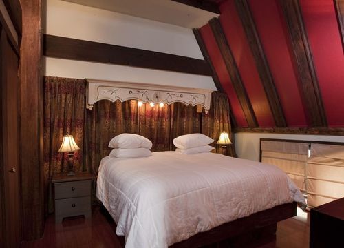 la-tourelle-king-bedroom-upstairs-yellow-barn-suite.jpg