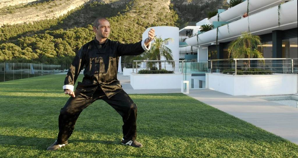 Man practicing Tai Chi at SHA Wellness Clinic on a Christmas and New Year Retreat