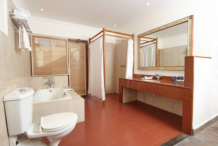 Bathroom, Bandhavgarh Villas.jpg