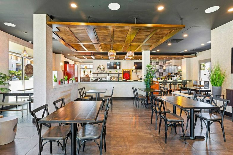 Embassy Suites by Hilton Oahu Kapolei dining 2.jpg