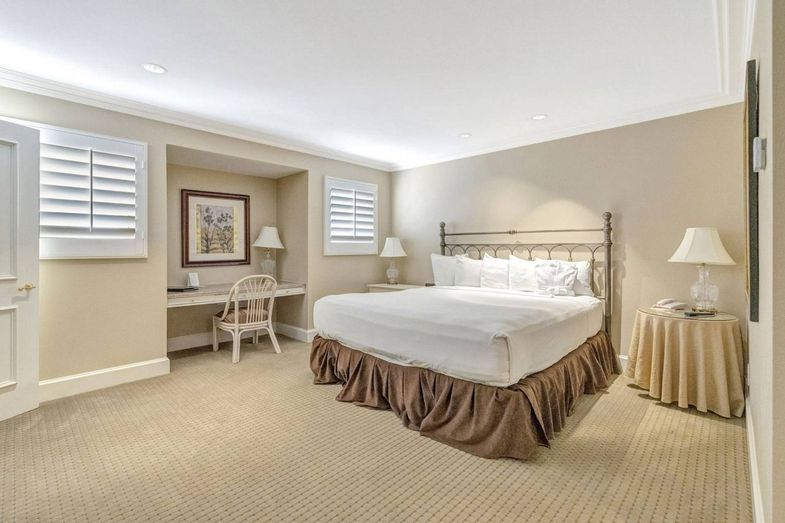 Indian Wells Resort Hotel king.jpg