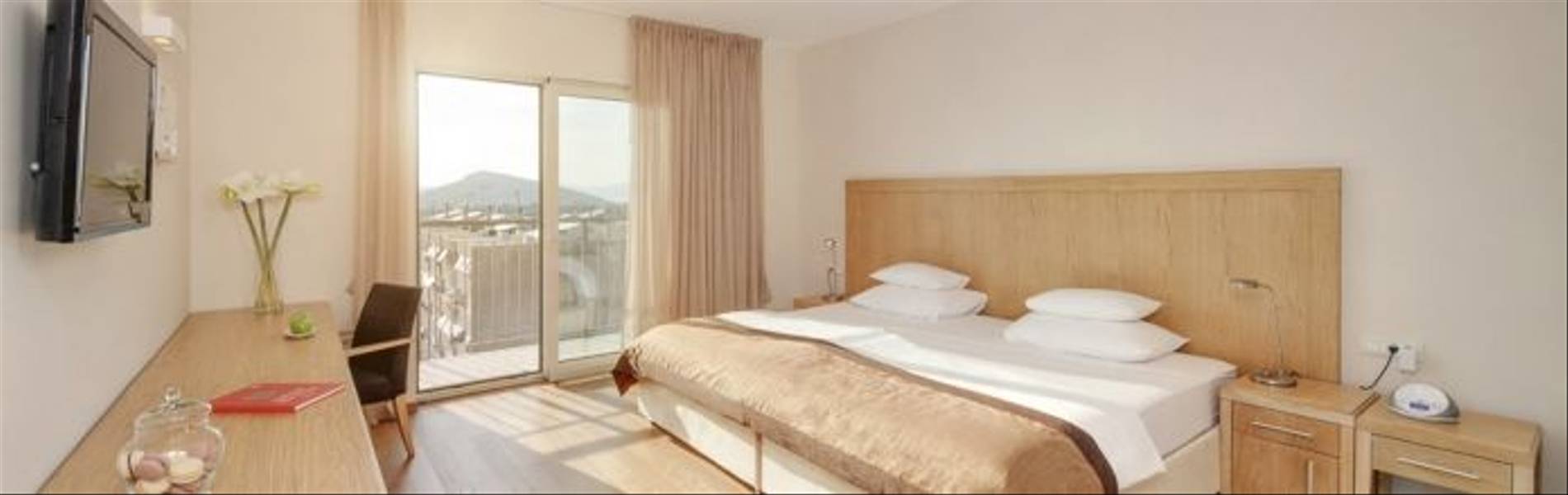 HotelResidence_DIOKLECIJAN_room-bedRoom-interier-panorama_2048px_5D3A2360-695x409.jpg