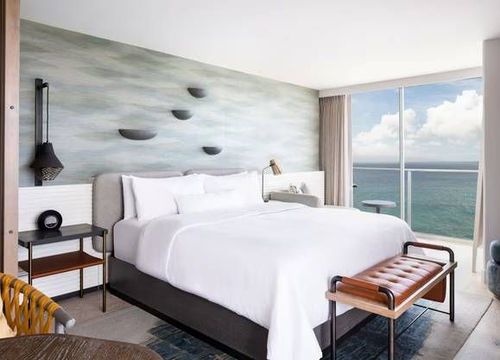 The Westin Maui Resort & Spa, Kaʻanapali king premier suite.jpg