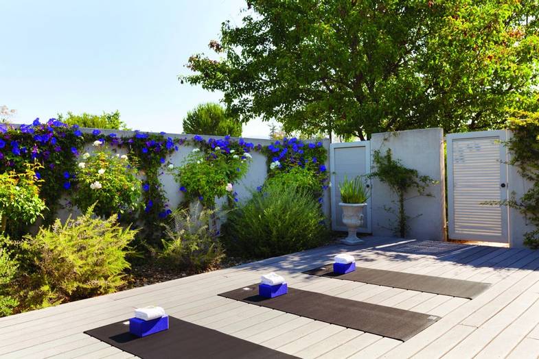 silverado-resort-spa-yoga-meditation-outdoors.jpg