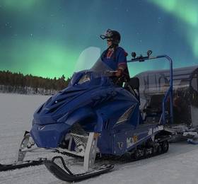 Dog sledding, northern lights workshop and Aurora Snow Train