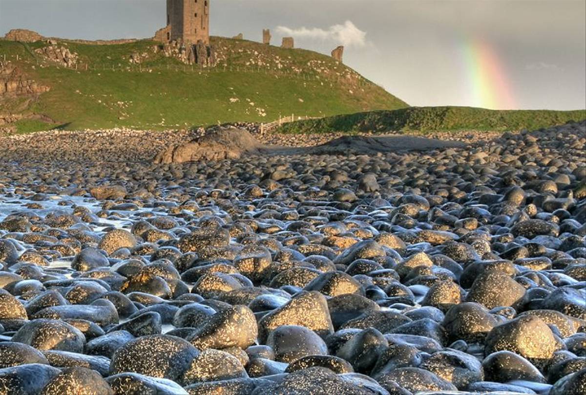 Dunstanborough Castle (© Robert Harvey)