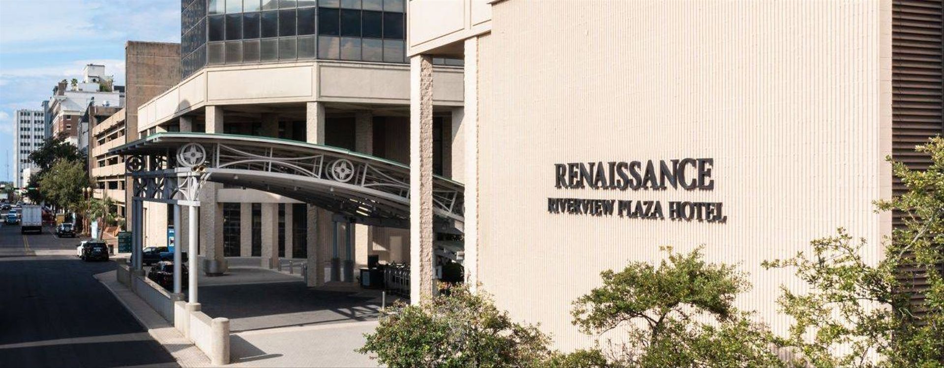 Renaissance Mobile Riverview Plaza Hotel exterior.jpg