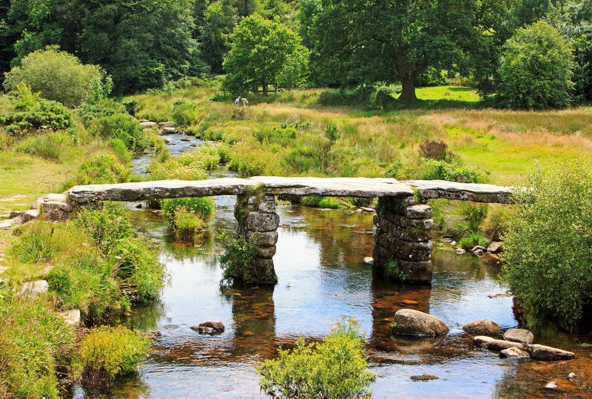 Clapper-bridge-on-the-River-Dart,-Dartmoor-shutterstock_682048015.jpg