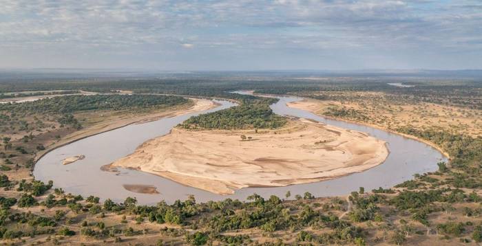Meandering Luangwa River, Chikunto Big Bend site.jpg
