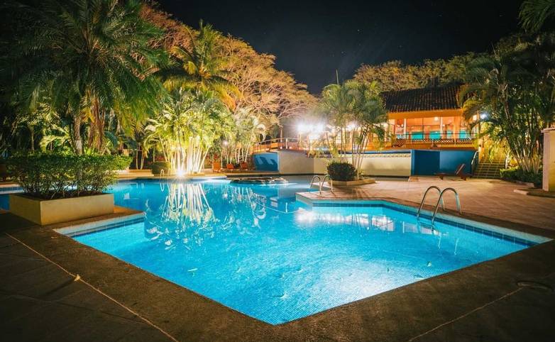 swimming-pool-hotel-papagayo-golden-palms-5.jpg