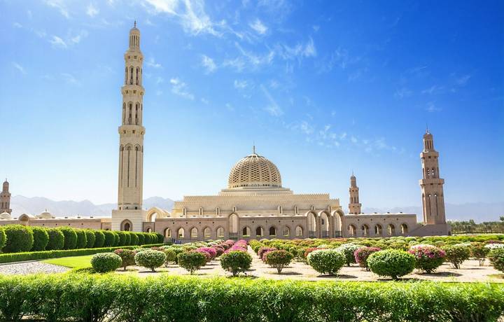 Gardens and the Muscat Grand Mosque (Oman) Gardens and the Muscat Grand Mosque (Oman)