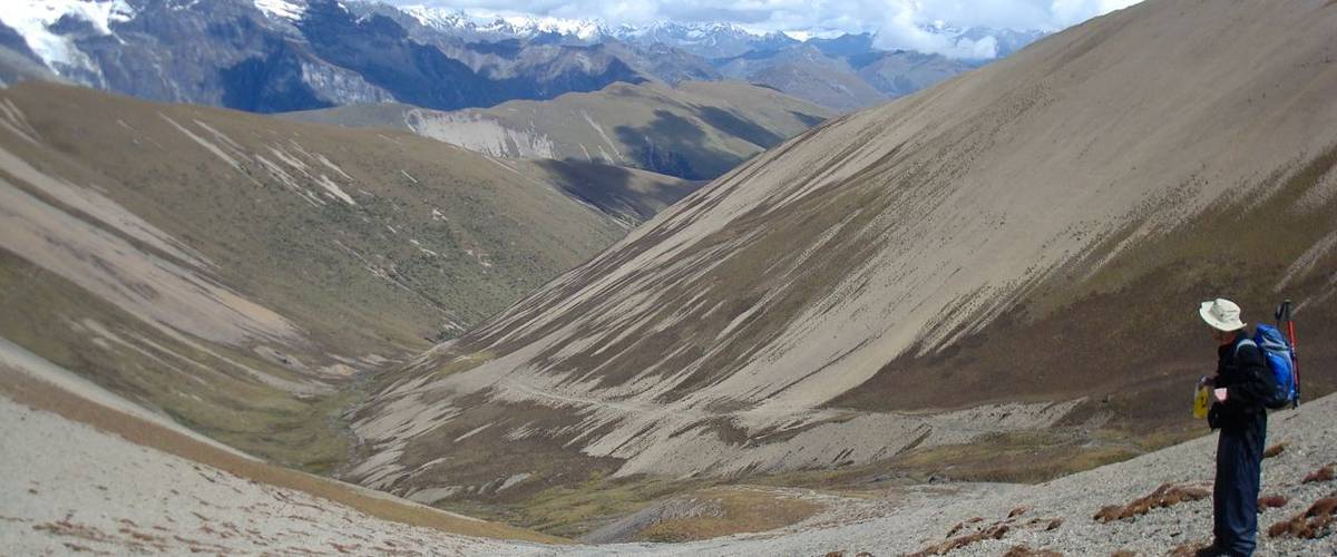 On summit of Nyile La (4,890m)