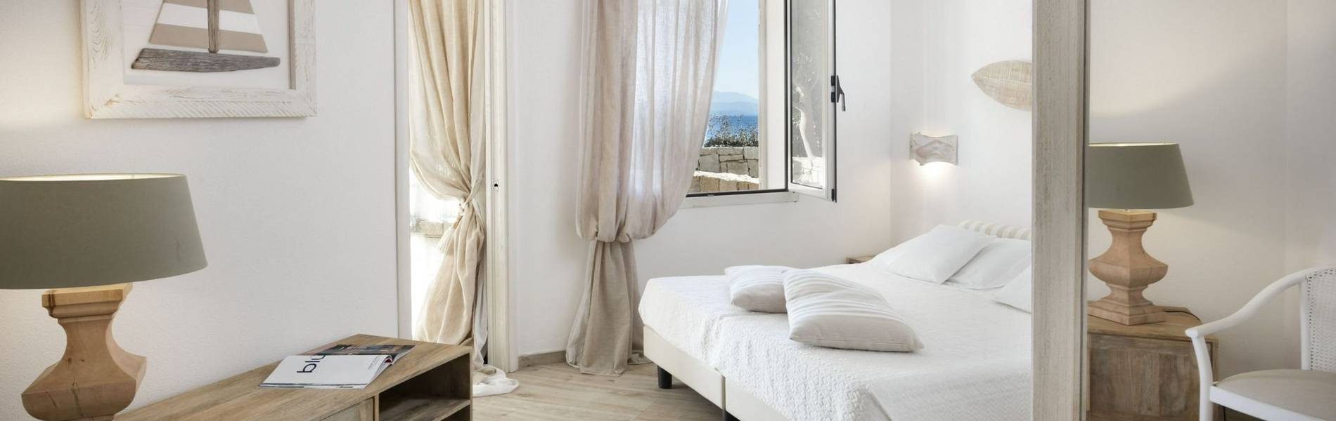 Charming Suite -bedroom- Gabbiano Azzurro Hotel _ Suites Sardegna - stampa.jpg
