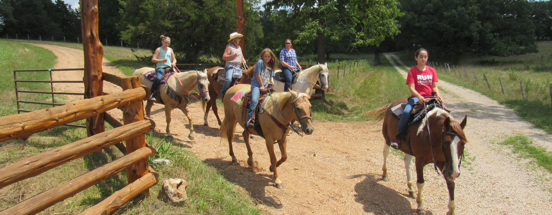 hidden-trails-rs-ranch-rides-ozarks-horseback-riding-3-group.jpg