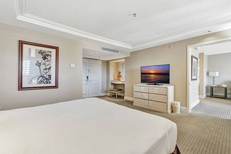 Indian Wells Resort Hotel guest room.jpg