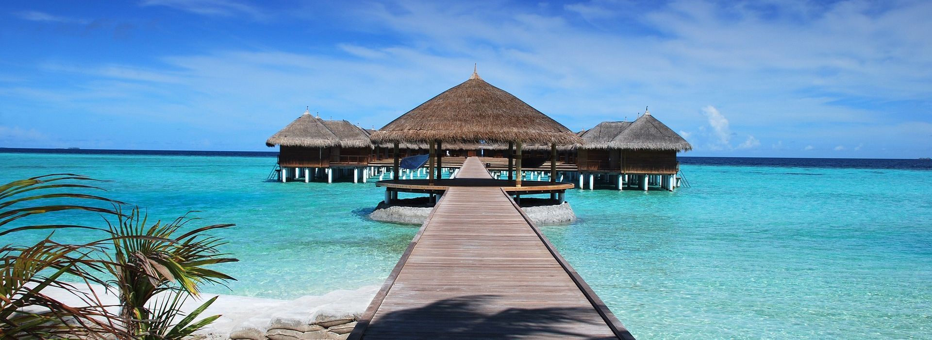 overwater bungalows maldives-romaneau-pixabay.jpg