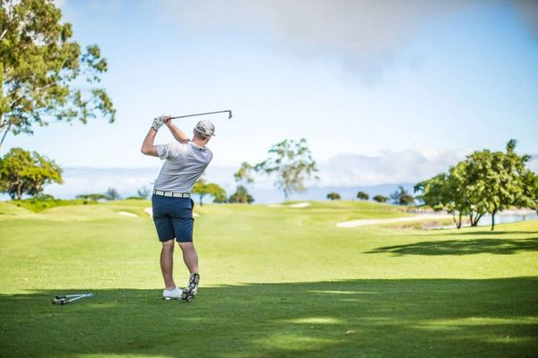 Outrigger Kona Resort & Spa Makani golfer 2.jpg