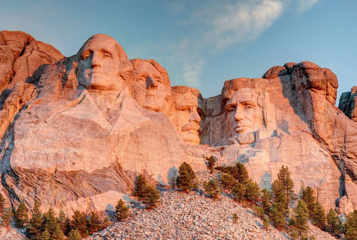 Mount Rushmore shutterstock_158187410.jpg