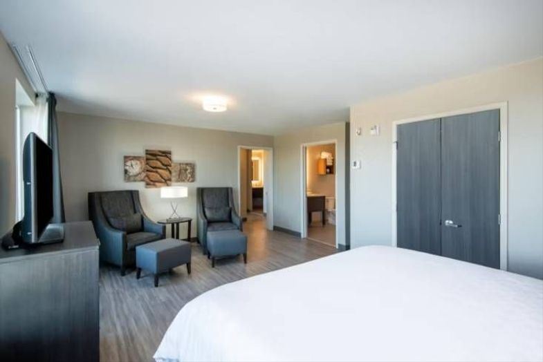 Staybridge Suites Scottsdale – Talking Stick suite.jpg