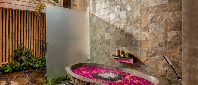 fivelements-bali-hillside-pool-suites-bath-tub.jpg