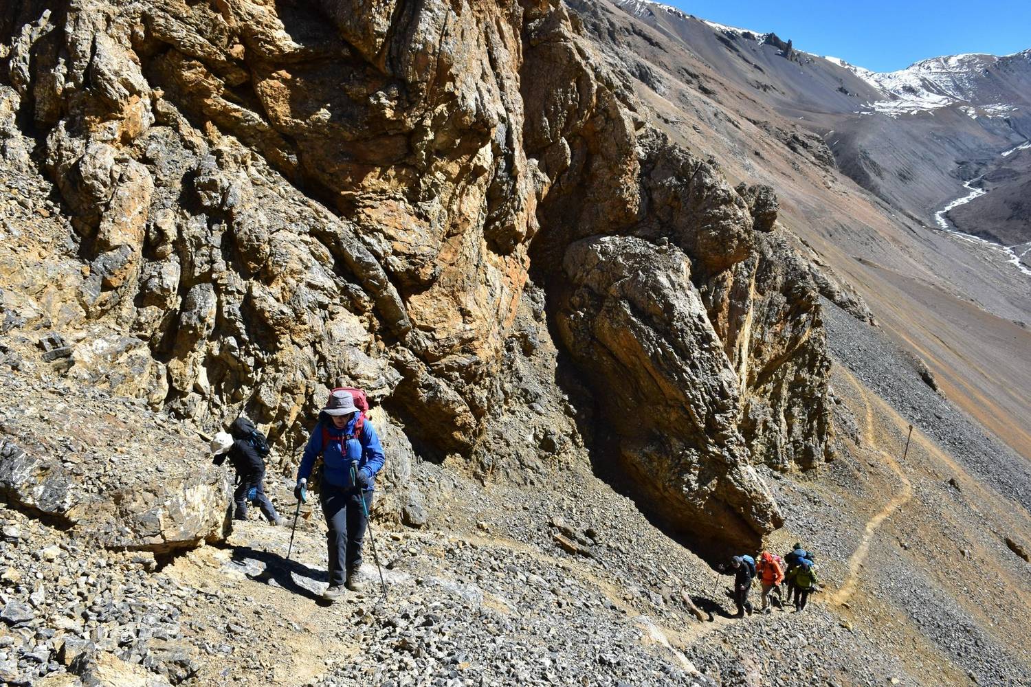 Trail descending Teri La pass on Naar to Upper Mustang GHT trek in Nepal