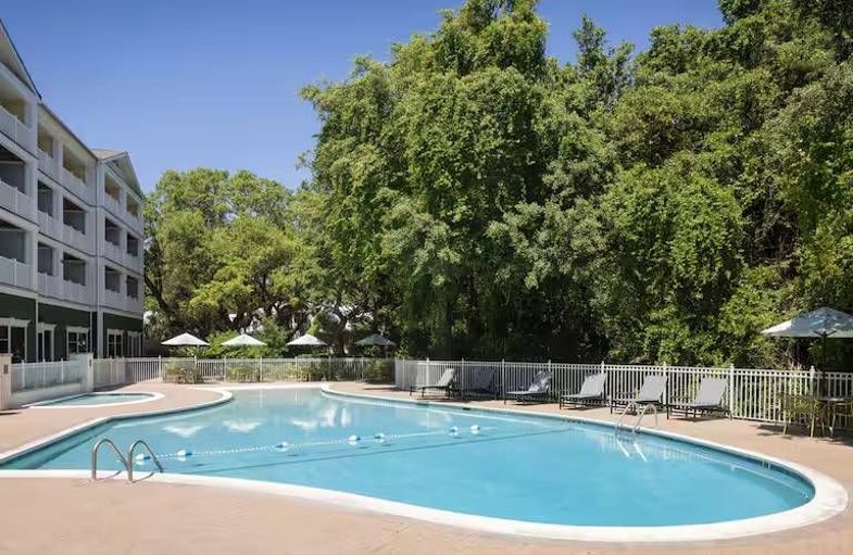 Hampton Inn & Suites Jeckyll Island pool 2.jpg