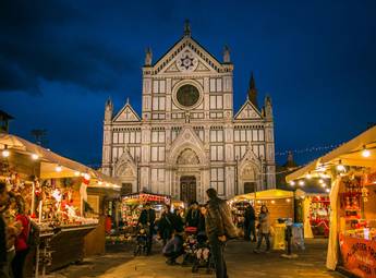 FLORENCE, ITALY - DECEMBER 17, 2019: View of the biggest and traditional Christmas market in Florence located in Piazza Sant…