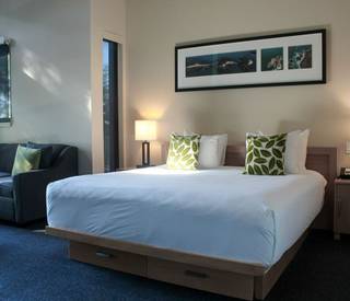 black-rock-oceanfront-resort-studio-Trail-1-b.jpg
