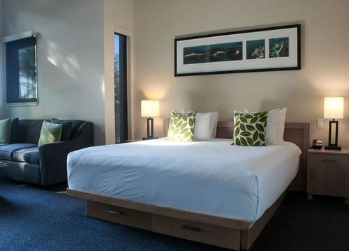 black-rock-oceanfront-resort-studio-Trail-1-b.jpg