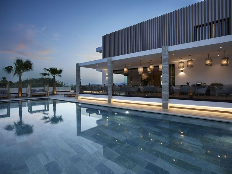 Lango Design Hotel & Spa-Pool (1).jpg