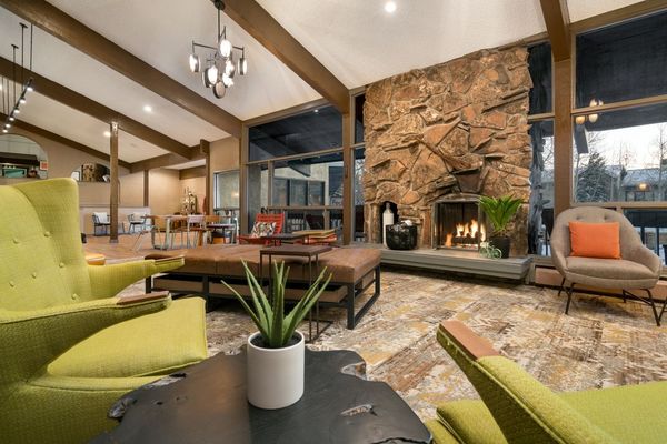 Ptarmigan-lobby-lounge-fireplace-2.jpg