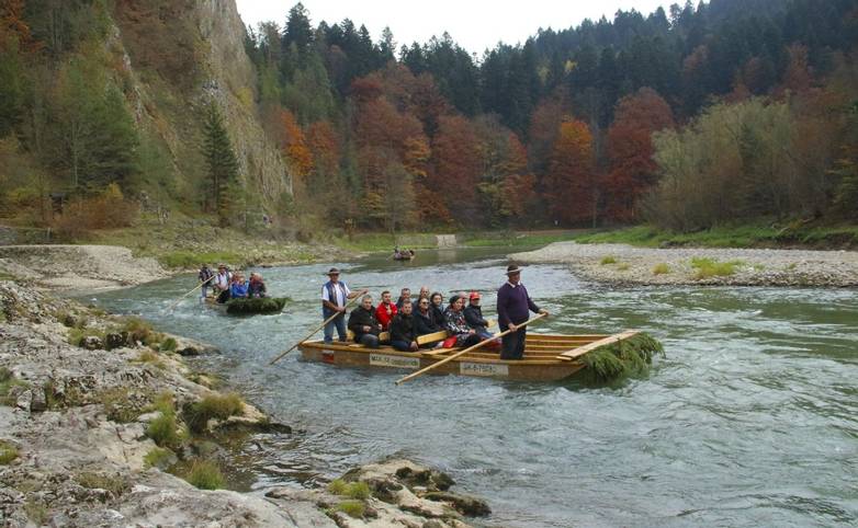 Slovakia Pieniny National Park Dunajec river wooden sailing 5.JPG