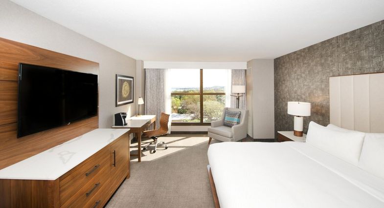 Horseshoe Bay Resort tower king.jpeg