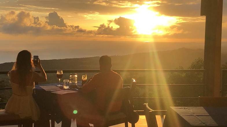 lapazul-retreat-dining-2-sunset.jpg
