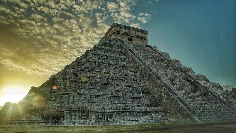 sacred-earth-journeys-mexico-maya-temples-of-transformation-chichen-itza-sunrise.jpg
