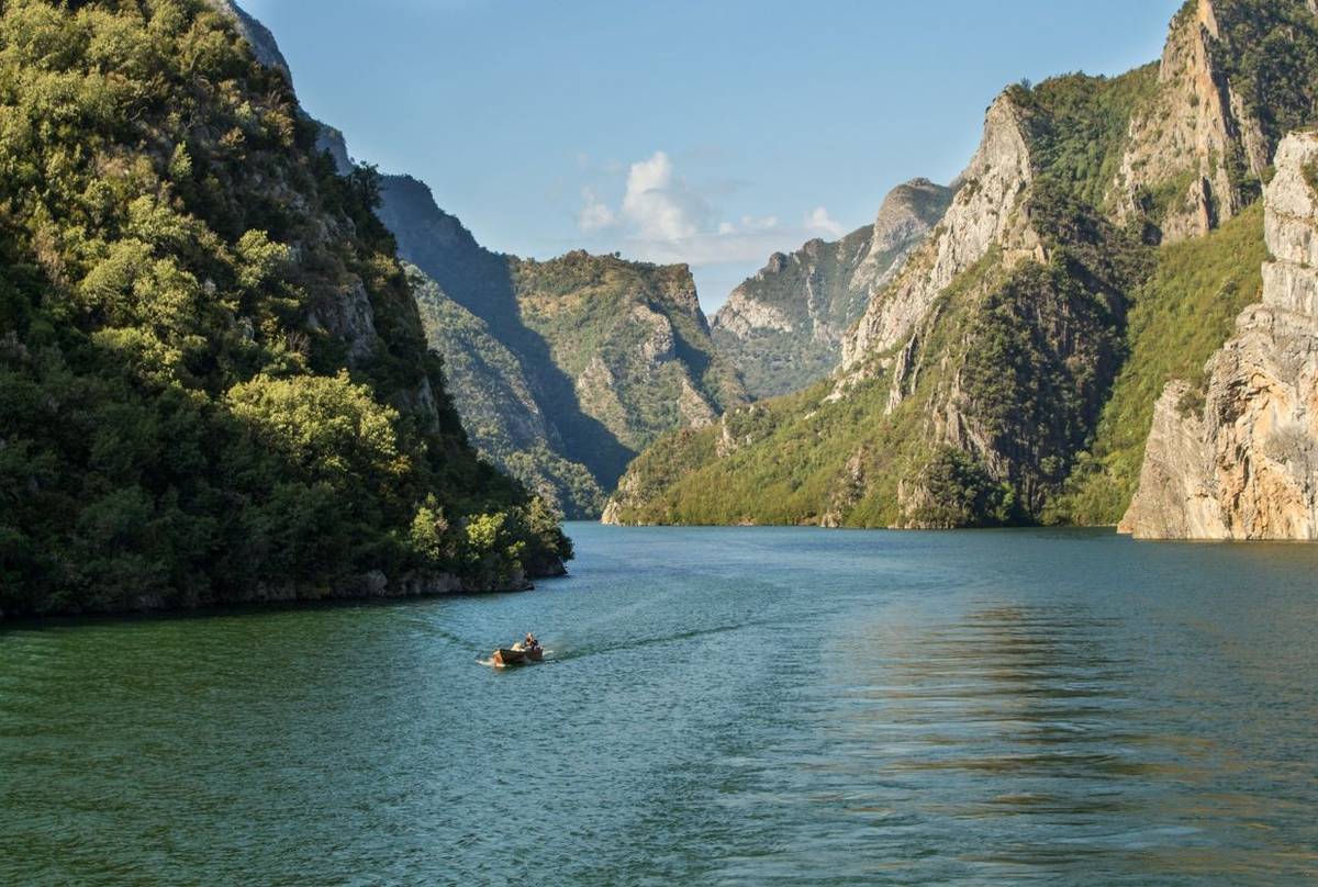 Lake Koman, shutterstock_1157231293.jpg