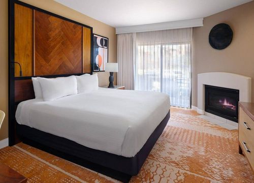 Hilton Sedona Resort at Bell Rock king.jpg