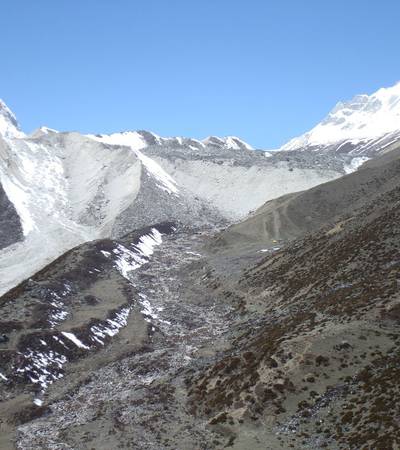 View from trail to Larkya La (5,213m)