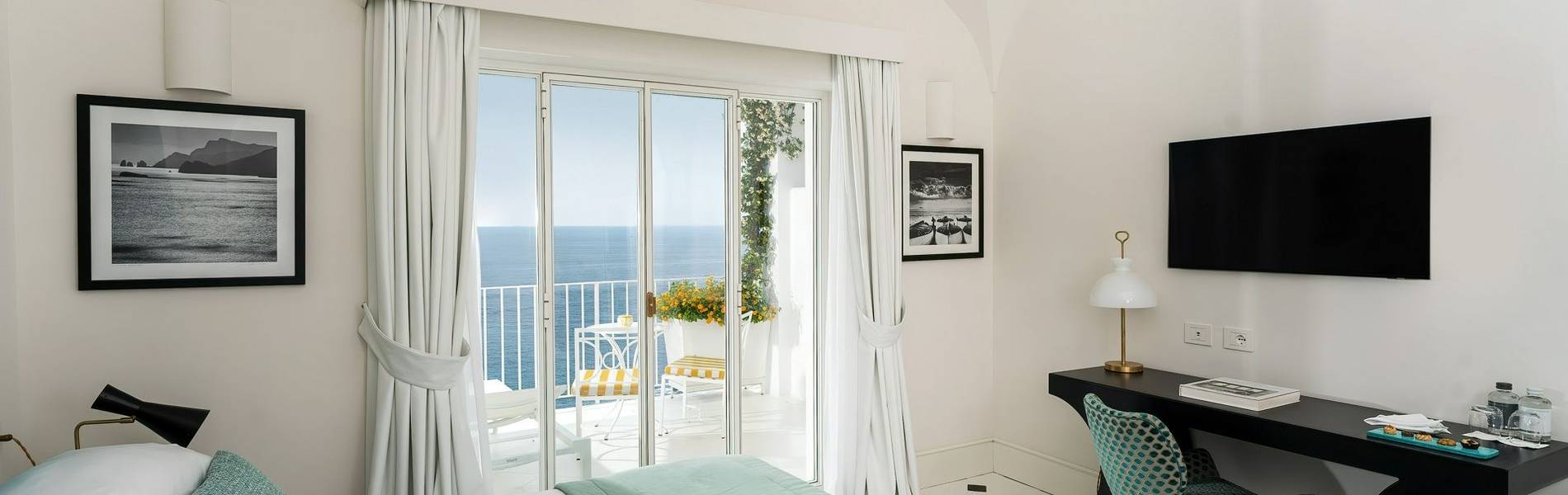 Deluxe Room 1.jpg