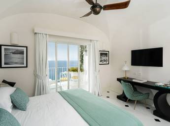 Deluxe Room 1.jpg