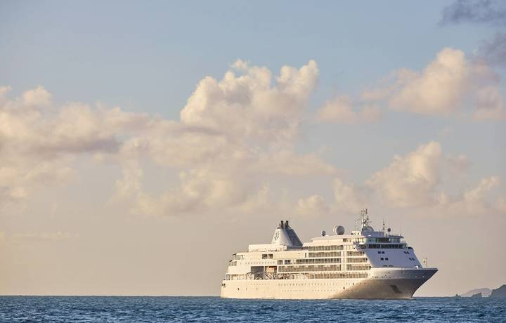 Silver Shadow cruising in the Caribbeans. Silver Shadow cruising in the Caribbeans.