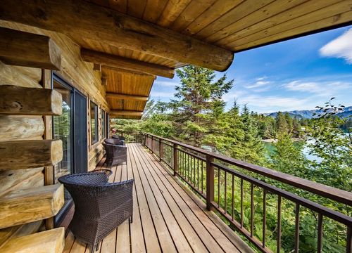 alaska-stillpoint-lodge-cabin-Deck.jpg