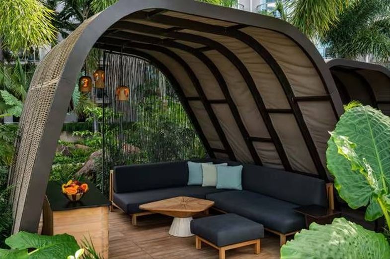 The Westin Maui Resort & Spa, Kaʻanapali cabana.jpg