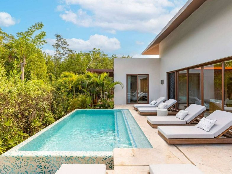 Fairmont Mayakoba suite plunge.jpg