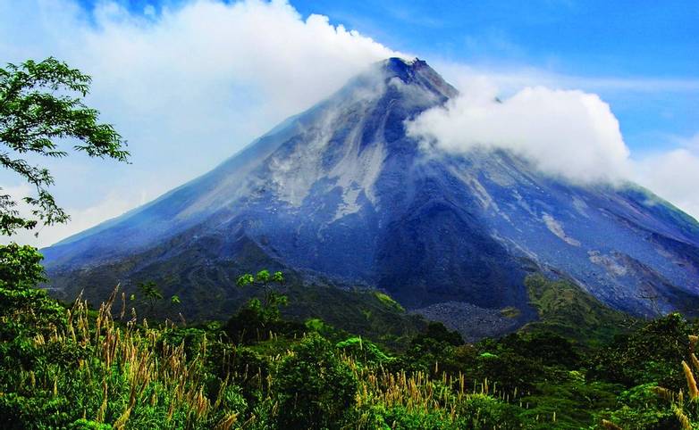 Costa Rica - Arenal Volcano - AdobeStock_219113751.jpg