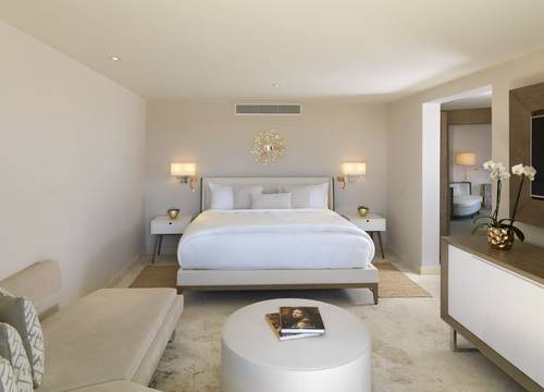 Meliá-Paradisus-Los-Cabos-The-Reserve-Master-Ocean-Front-Suite-Bed.jpg