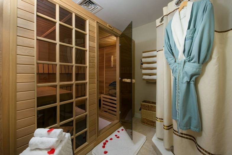 shores-resort-indulge-spa-Sauna.jpg